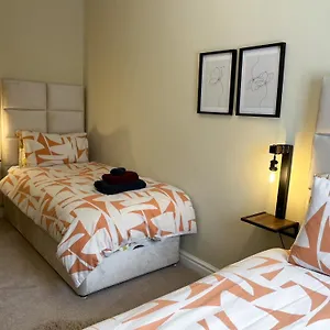 Overleigh Cottage, With Optional Hot Tub Hire Holiday home Chester